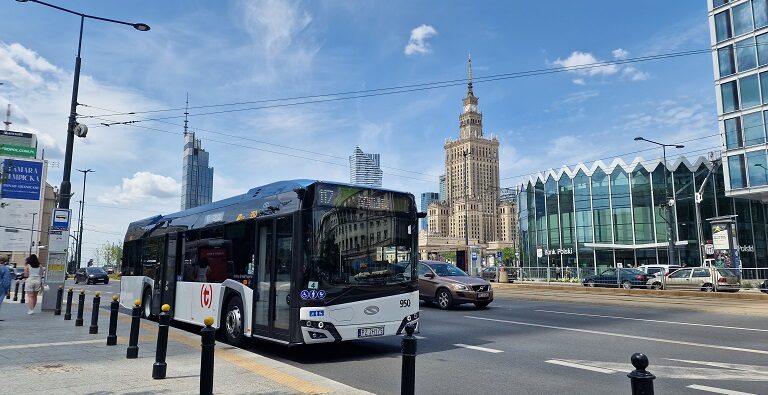 Hybryda na warszawskich drogach